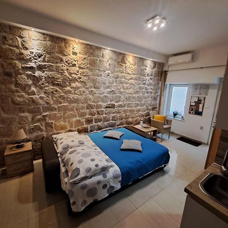 Studio Apartment Legcevic Kaštela Exteriör bild