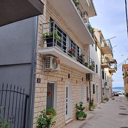 Studio Apartment Legcevic Kaštela Exteriör bild