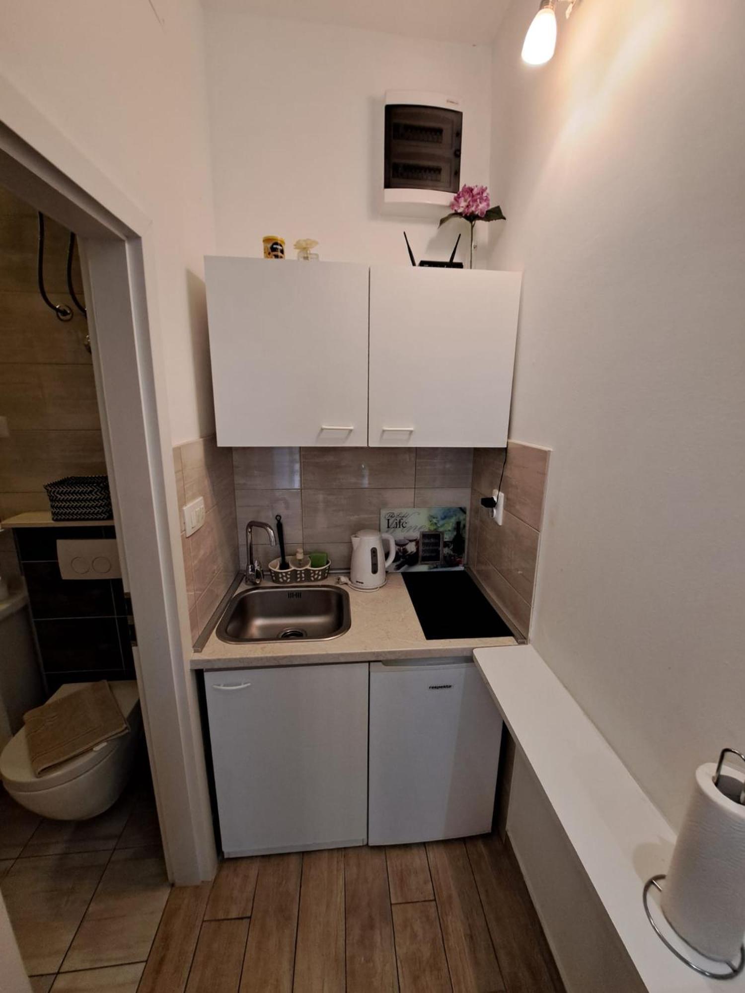 Studio Apartment Legcevic Kaštela Exteriör bild