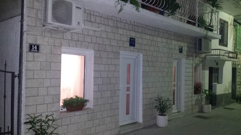 Studio Apartment Legcevic Kaštela Exteriör bild
