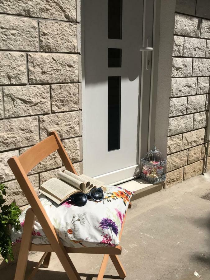 Studio Apartment Legcevic Kaštela Exteriör bild