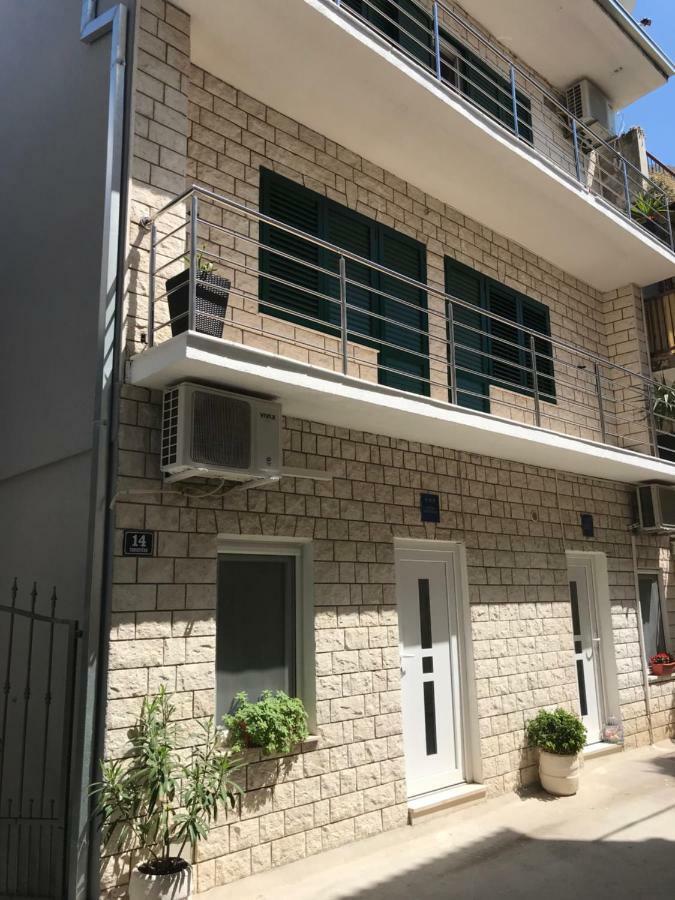 Studio Apartment Legcevic Kaštela Exteriör bild