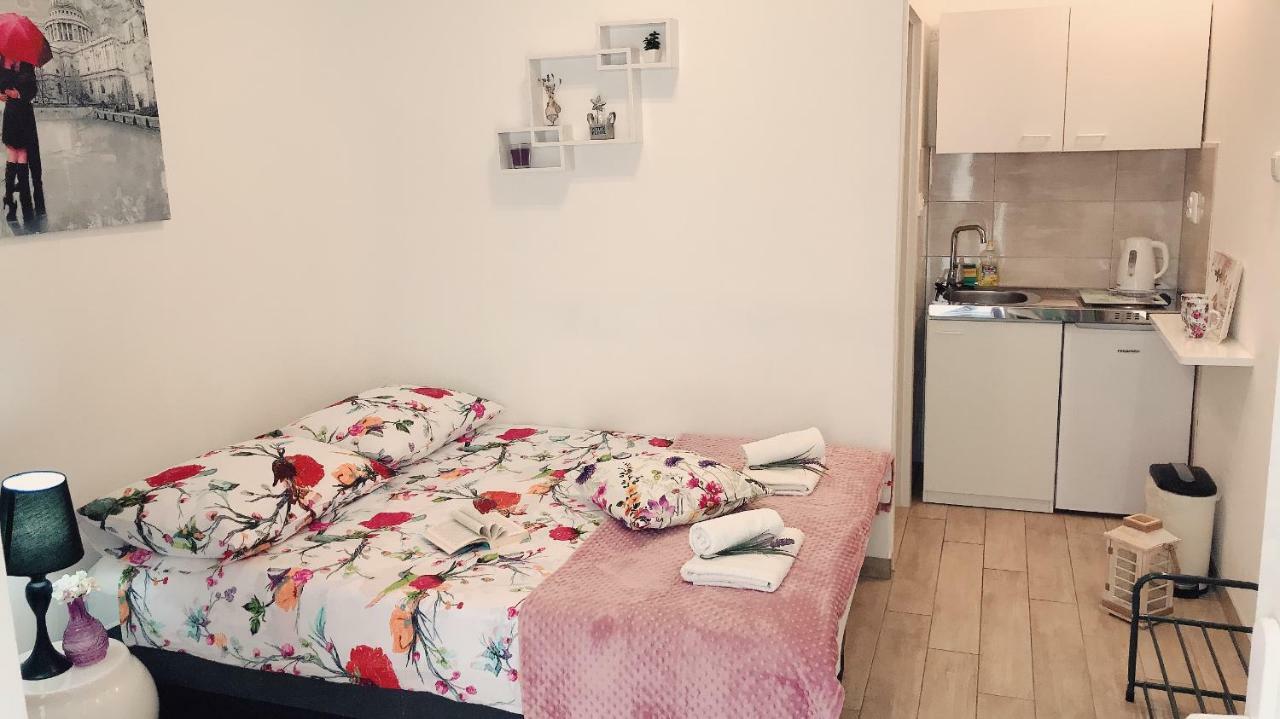 Studio Apartment Legcevic Kaštela Exteriör bild