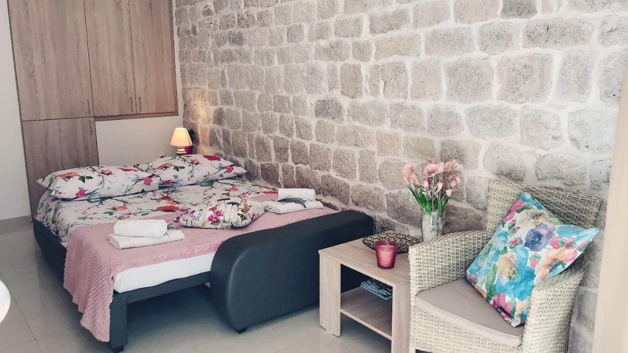 Studio Apartment Legcevic Kaštela Exteriör bild